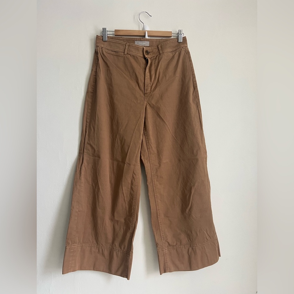 6 Everlane The Lightweight Wide Leg Crop Chino Pants in Khaki Tan